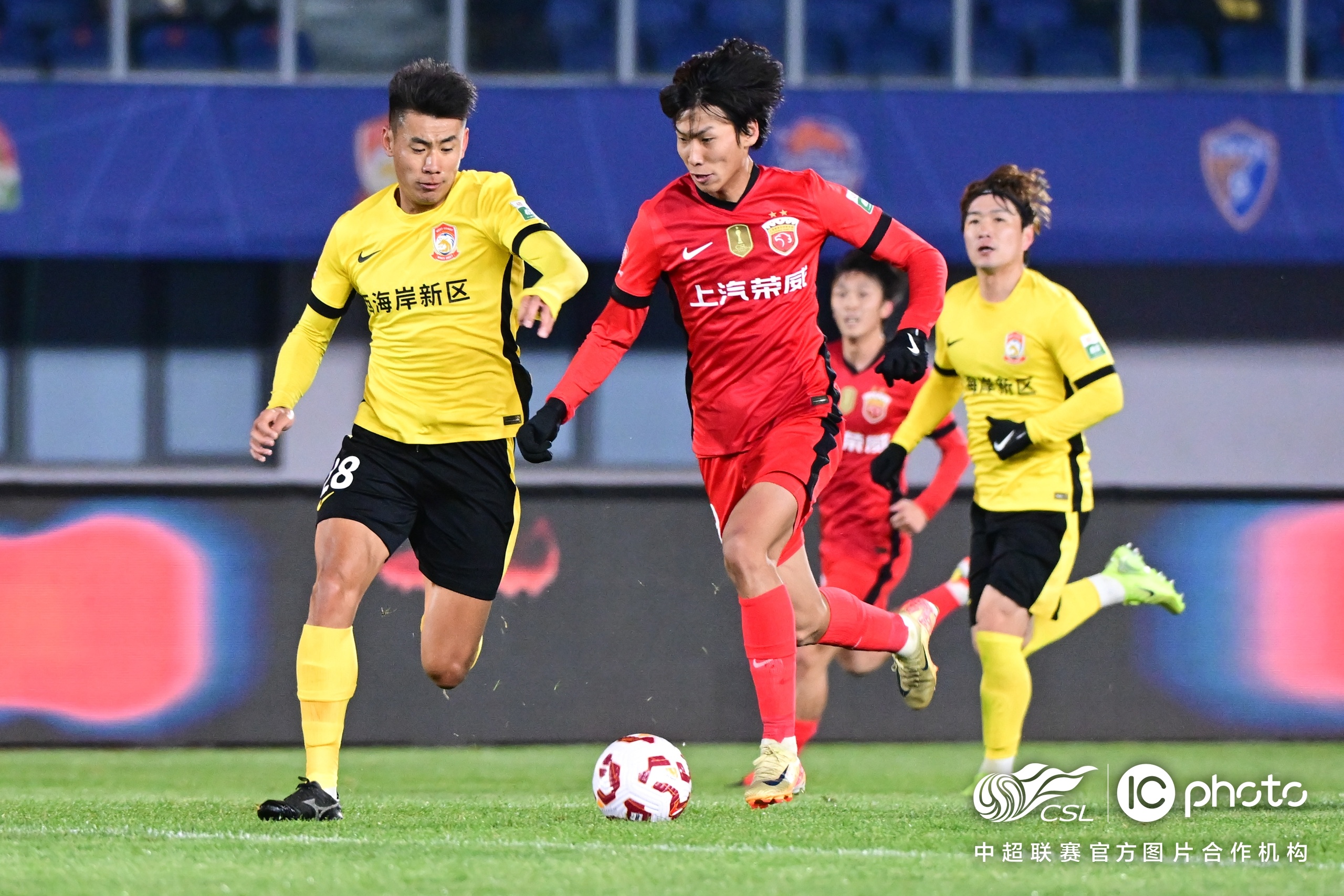 开云体育在线入口-赛后上海海港备战西甲，绝杀压哨细节曝光，态度坚定，轮换策略成焦点